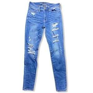 SIZE 2 AMERICAN EAGLE RIPPED JEANS